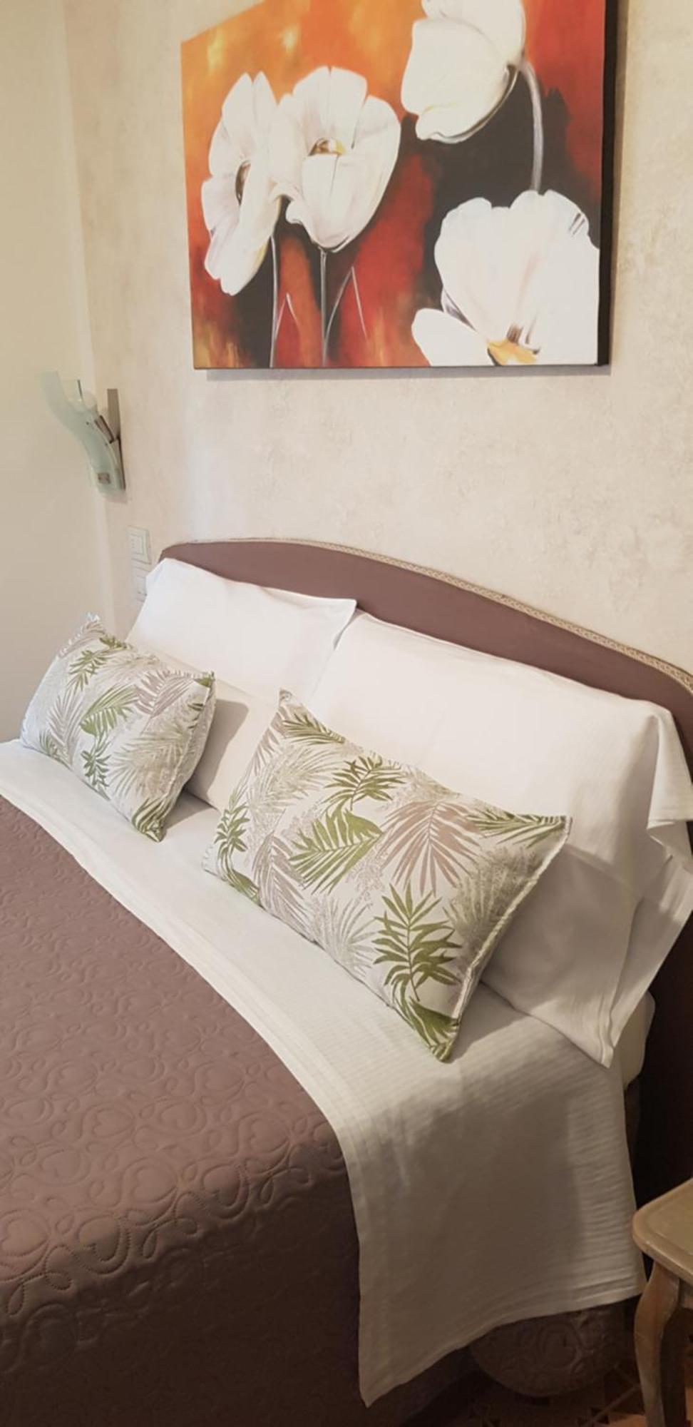 Hotel Margherita Meuble Sirmione Rum bild