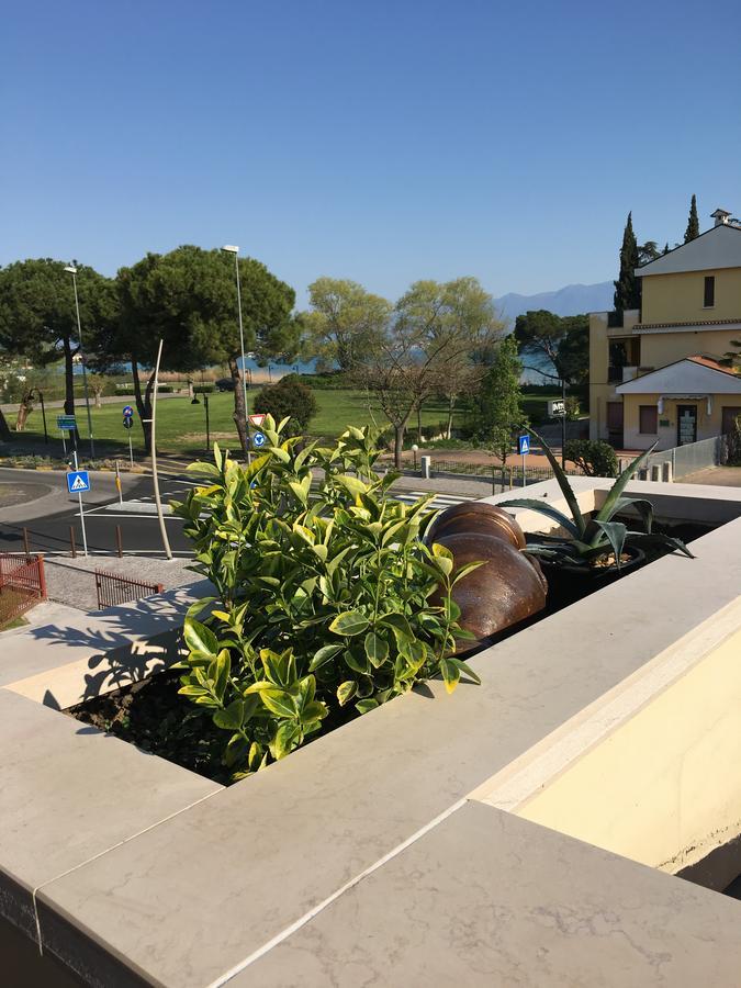 Hotel Margherita Meuble Sirmione Exteriör bild